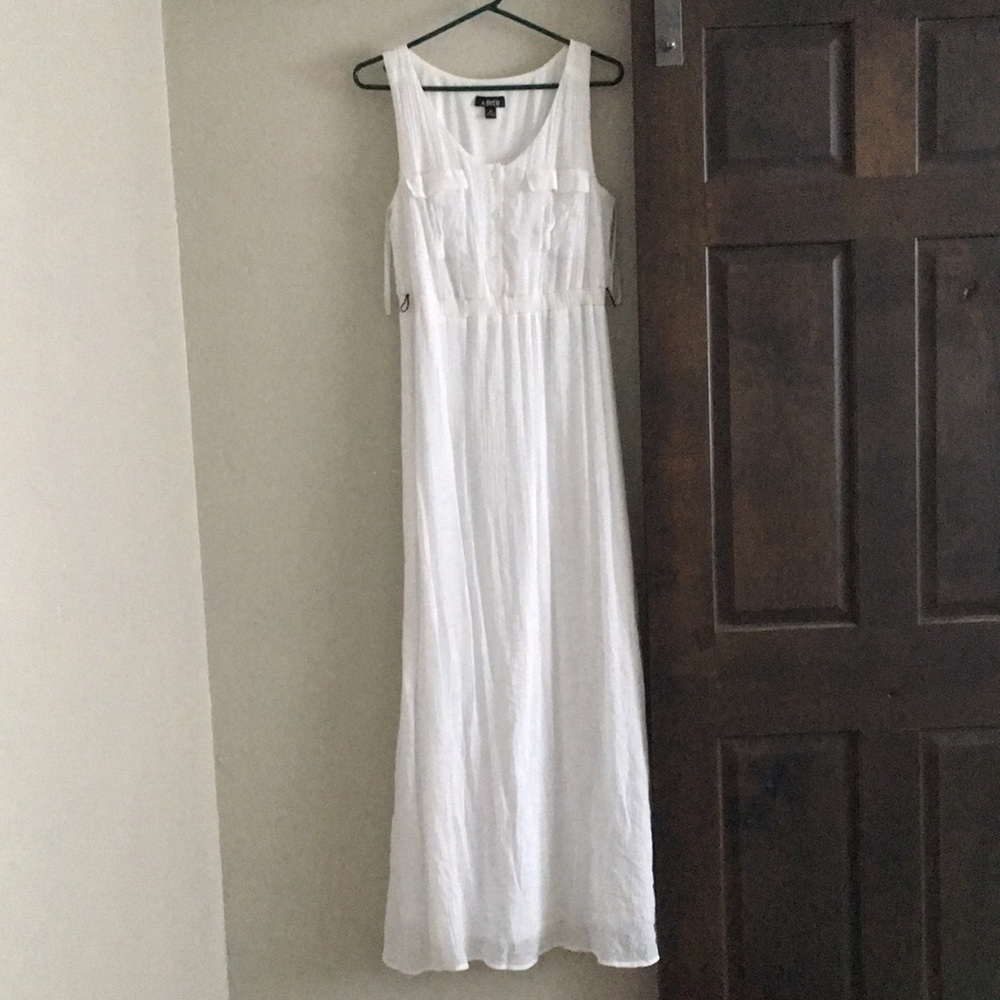 White maxi dress (: